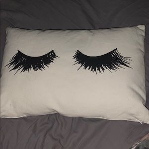 eyelash pillow